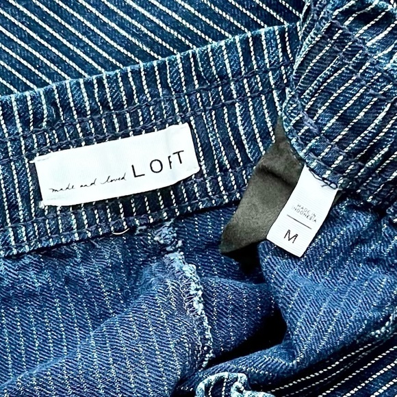LOFT Blue & White Pin Striped Pull On Shorts Size M - Picture 7 of 8